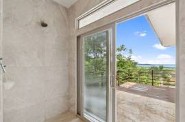 Casa Pickle on the Hill: Spacious Private Estate with Pickleball Court, Mature Gardens & Independent Guest Apartment