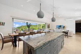 Casa Pickle on the Hill: Spacious Private Estate with Pickleball Court, Mature Gardens & Independent Guest Apartment