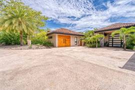 Delightful 5 Bedroom Home: in Hacienda Pinilla