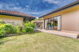 Delightful 5 Bedroom Home: in Hacienda Pinilla