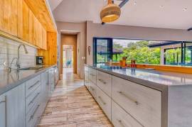 Delightful 5 Bedroom Home: in Hacienda Pinilla