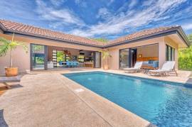 Delightful 5 Bedroom Home: in Hacienda Pinilla