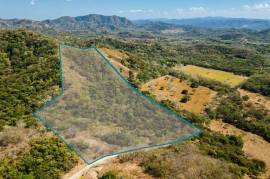 Huacas parcel, 2 min away from Educarte: Welcome to this extraordinary opportunity in Huacas!
