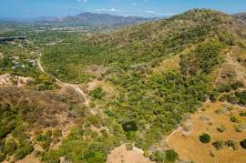 Huacas parcel, 2 min away from Educarte: Welcome to this extraordinary opportunity in Huacas!