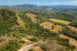 Huacas parcel, 2 min away from Educarte: Welcome to this extraordinary opportunity in Huacas!