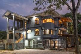 Laughing Gecko Suites: Beach Suites / Boutique Hotel For Sale