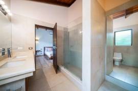 Villa Orquidea #17: Charming 2-Bedroom Tropical Villa with Private Pool, Steps from Playa Langosta