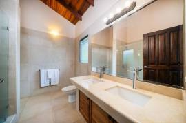 Villa Orquidea #17: Charming 2-Bedroom Tropical Villa with Private Pool, Steps from Playa Langosta