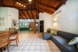 Villa Orquidea #17: Charming 2-Bedroom Tropical Villa with Private Pool, Steps from Playa Langosta