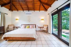 Villa Orquidea #17: Charming 2-Bedroom Tropical Villa with Private Pool, Steps from Playa Langosta