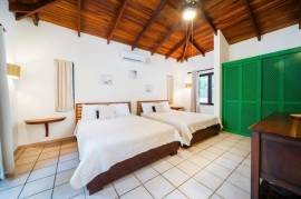 Villa Orquidea #17: Charming 2-Bedroom Tropical Villa with Private Pool, Steps from Playa Langosta