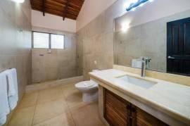 Villa Orquidea #17: Charming 2-Bedroom Tropical Villa with Private Pool, Steps from Playa Langosta