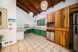 Villa Orquidea #17: Charming 2-Bedroom Tropical Villa with Private Pool, Steps from Playa Langosta