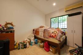 Guest House Apartments: Prime Investment Opportunity Updated Apartments in Flamingo Beach Area!