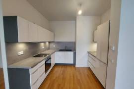 Ready to move: Sunny 2-bedroom family apartment with balcony in Schoneberg