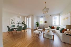 Ready to move: Sunny 2-bedroom family apartment with balcony in Schoneberg