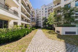 Ready to move: Sunny 2-bedroom family apartment with balcony in Schoneberg