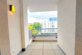 Ready to move: Sunny 2-bedroom family apartment with balcony in Schoneberg