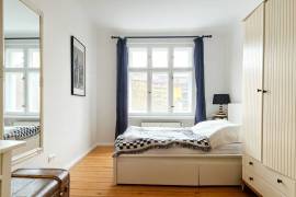 Ready to move: South-Facing 3-room apartment next to Brusseler Kiez Wedding
