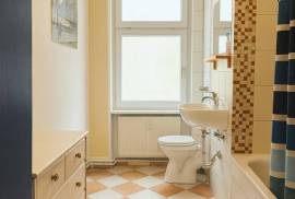 Ready to move: South-Facing 3-room apartment next to Brusseler Kiez Wedding