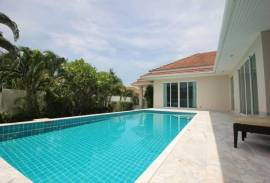 Luxury 3 Bed Pool Villa - Amazing Condition