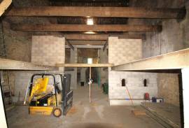 1 room, 230m2 Stone outhouse for sale in Gabian - 140 000 € * 1 room, 230m2 Stone outhouse for sale in Gabian - 140 000 € *