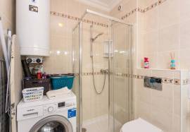 Refurbished 1 + 1 bedroom apartment with parking and storage room located in the Urbanização Nascente Montechoro in Albufeira