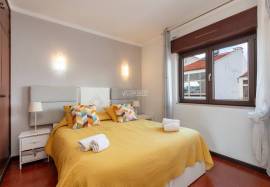 Refurbished 1 + 1 bedroom apartment with parking and storage room located in the Urbanização Nascente Montechoro in Albufeira