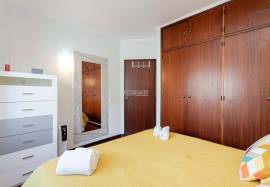 Refurbished 1 + 1 bedroom apartment with parking and storage room located in the Urbanização Nascente Montechoro in Albufeira