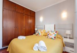 Refurbished 1 + 1 bedroom apartment with parking and storage room located in the Urbanização Nascente Montechoro in Albufeira