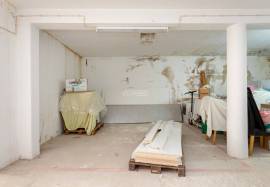 Refurbished 1 + 1 bedroom apartment with parking and storage room located in the Urbanização Nascente Montechoro in Albufeira