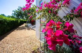 Tavira 4 Bed villa with heated pool, garden & energy-smart year-round comfort