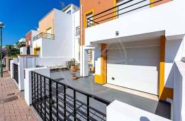 Exceptional 4 bed Villa with Private Pool & Sea-View Terrace in Tavira’s Miramar