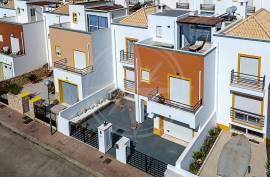 Exceptional 4 bed Villa with Private Pool & Sea-View Terrace in Tavira’s Miramar