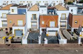 Exceptional 4 bed Villa with Private Pool & Sea-View Terrace in Tavira’s Miramar