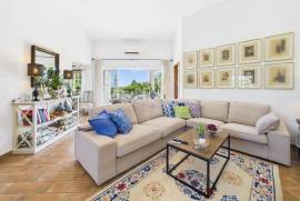 Elegant 4 bedroom Villa with Enchanting Garden and Pool near Tavira