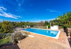 Elegant 4 bedroom Villa with Enchanting Garden and Pool near Tavira