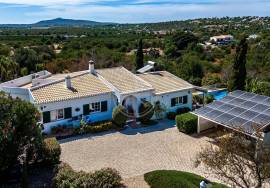 Elegant 4 bedroom Villa with Enchanting Garden and Pool near Tavira