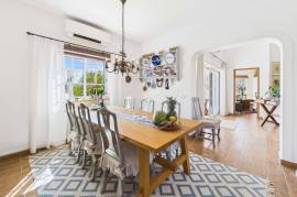 Elegant 4 bedroom Villa with Enchanting Garden and Pool near Tavira