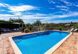 Elegant 4 bedroom Villa with Enchanting Garden and Pool near Tavira