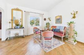 Elegant 4 bedroom Villa with Enchanting Garden and Pool near Tavira