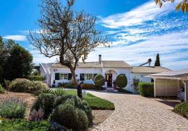 Elegant 4 bedroom Villa with Enchanting Garden and Pool near Tavira