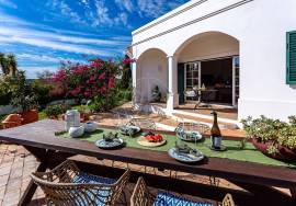 Elegant 4 bedroom Villa with Enchanting Garden and Pool near Tavira