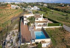 5 bedroom detached villa with private pool