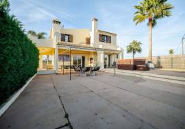 5 bedroom detached villa with private pool