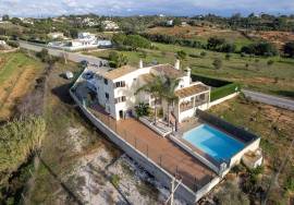 5 bedroom detached villa with private pool