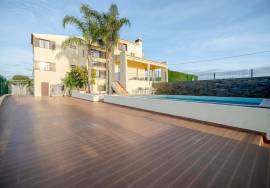 5 bedroom detached villa with private pool