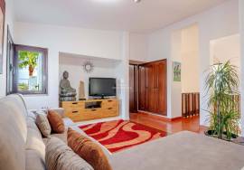 5 bedroom detached villa with private pool