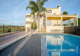 5 bedroom detached villa with private pool