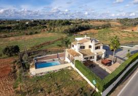 5 bedroom detached villa with private pool
